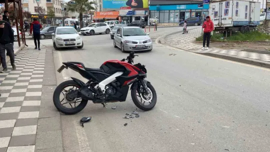 Motosikletler kafa kafaya çarpıştı : 2 yaralı