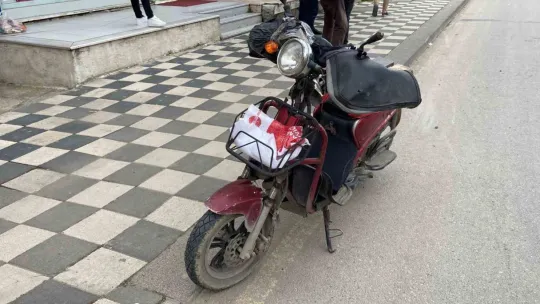 Motosikletler kafa kafaya çarpıştı : 2 yaralı