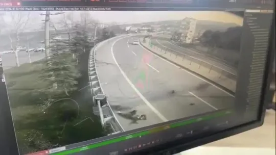 Motosikletlinin öldüğü feci kazanın görüntüleri