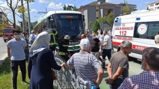 Motosikletliyle tramvayın altında kaldı!