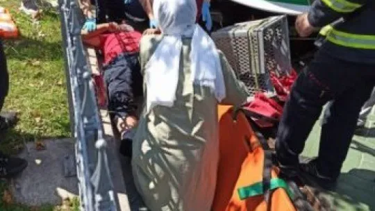Motosikletliyle tramvayın altında kaldı!