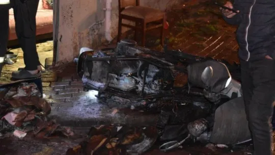 Motosiklette çıkan yangın dükkanı yakmadan söndürüldü