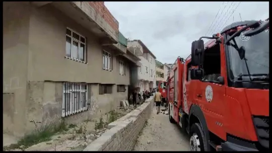 Hurda deposunda motosikletler yandı