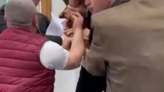 Mücevher vurgununda mağduru yaka paça dışarı çıkardılar