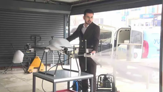 Aydınlatıyor, yıkıyor, yangın söndürüyor