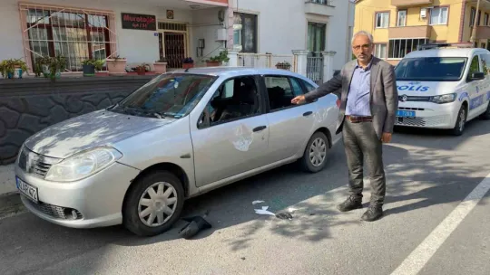 Muhtarın otomobiline saldırdılar