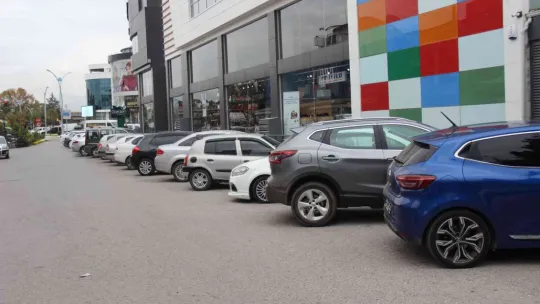 Otoparkta araçlarını park edemiyorlar!