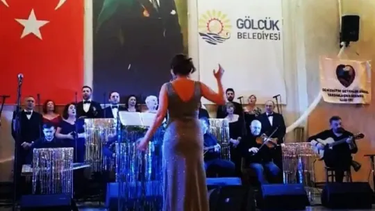 Müzik için mesleğini bıraktı, kendi korosunu kurdu