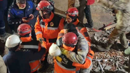 Naime abla 165. saatte enkazdan kurtarıldı