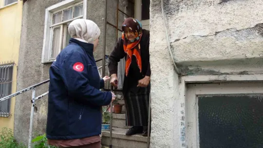 Nazire Teyze oyunu kullanacağı okula özel araçla götürüldü