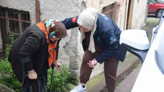 Nazire Teyze oyunu kullanacağı okula özel araçla götürüldü