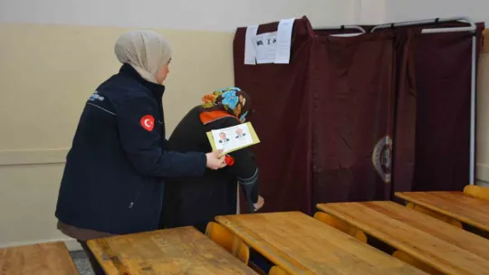 Nazire Teyze oyunu kullanacağı okula özel araçla götürüldü