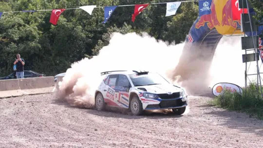 Nefes kesen 39. Kocaeli Rallisi'nde ilk gün sona erdi
