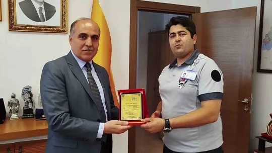 Nefesi kesilen çocuğun imdadına yetişti