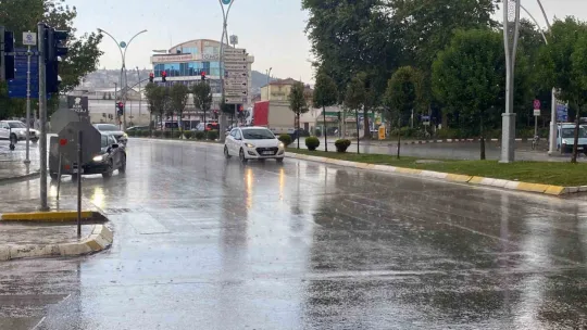 Nemin bunalttığı Kocaeli'de sağanak etkili oldu