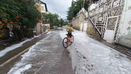 O cadde de yine aynı manzara