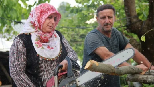 O, tozlu topraklı köy yollarının ATV'li Seher ablası