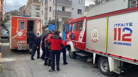Obez hastanın yardımına itfaiye koştu!