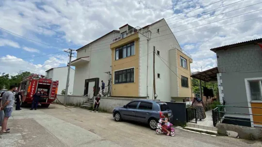 Ocakta unutulan yemek yangına sebep oldu
