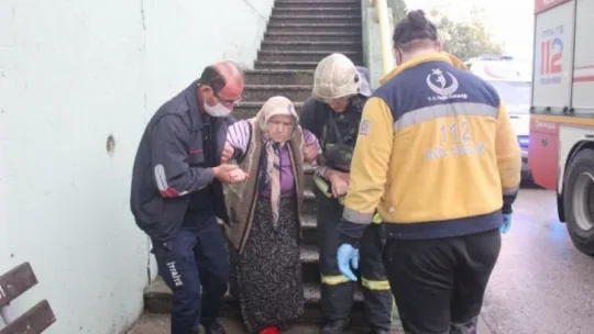 Ocakta unutulan yemek yaşlı çifti hastanelik etti