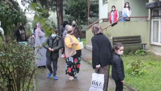 Ocakta unutulan yemek yaşlı çifti hastanelik etti