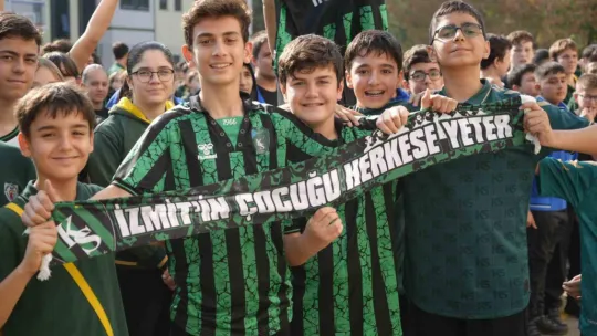 Öğrenciler, Kocaelisporlu futbolculara enerji verdi