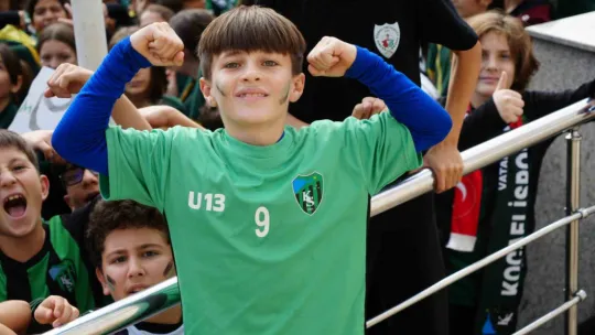 Öğrenciler, Kocaelisporlu futbolculara enerji verdi