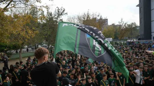 Öğrenciler, Kocaelisporlu futbolculara enerji verdi