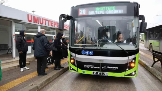 Öğretmenliği bıraktı, otobüs direksiyonuna geçti