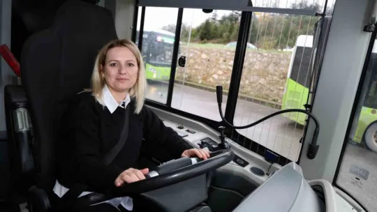 Öğretmenliği bıraktı, otobüs direksiyonuna geçti