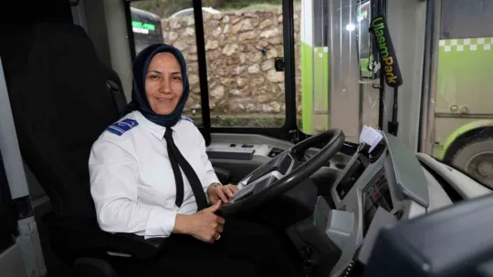 Öğretmenliği bıraktı, otobüs direksiyonuna geçti