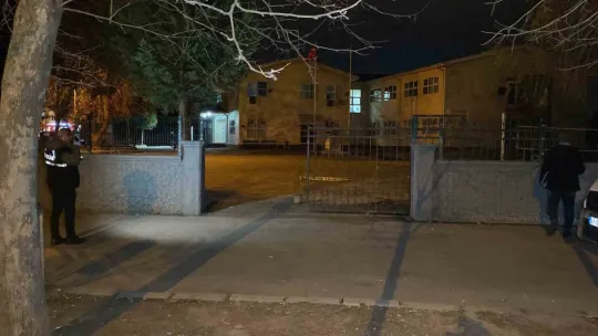 Okul bahçesindeki dehşetin ardından baba ve oğlu çıktı
