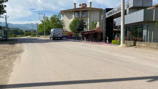 Okula gidecekleri servisin altında kaldılar