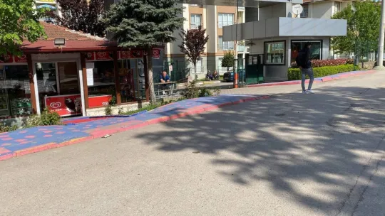 Okula gidecekleri servisin altında kaldılar