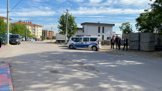 Okula gidecekleri servisin altında kaldılar
