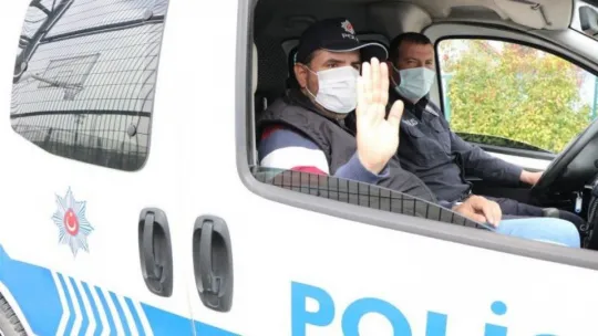 Olay ihbarına giden polislere özel öğrencilerden sürpriz