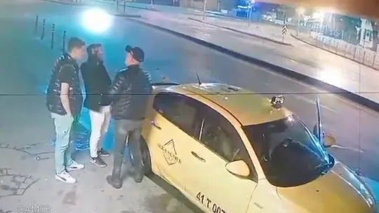 Olaylı yılbaşı gecesi: İstediği olmayınca taksiyi gasp etti, kaza yaptı