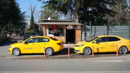 Olaylı yılbaşı gecesi: İstediği olmayınca taksiyi gasp etti, kaza yaptı
