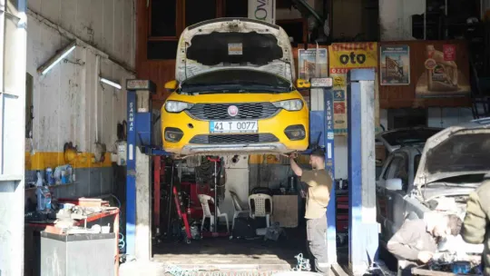 Olaylı yılbaşı gecesi: İstediği olmayınca taksiyi gasp etti, kaza yaptı