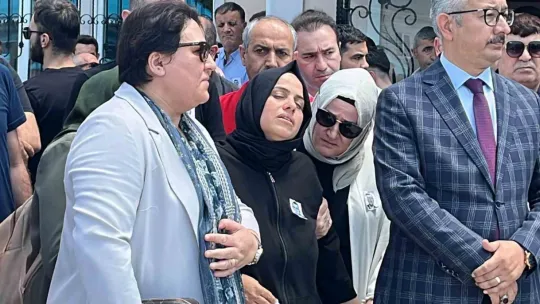 Öldürülen müdür yardımcısının iki çocuğundan babaya son bakış