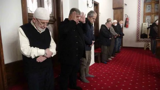 Mübarek Ramazan kılınan teravih namazıyla başladı