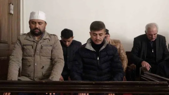 Mübarek Ramazan kılınan teravih namazıyla başladı