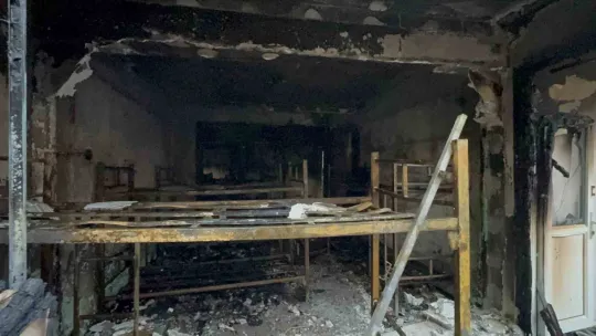 Kocaeli'de korku dolu anlar! Önce bıçak çekti, sonra binayı yaktı, işçiler mahsur kaldı