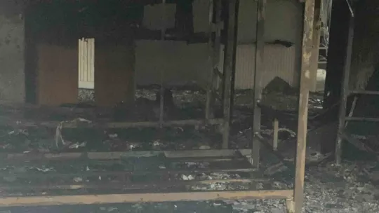 Kocaeli'de korku dolu anlar! Önce bıçak çekti, sonra binayı yaktı, işçiler mahsur kaldı