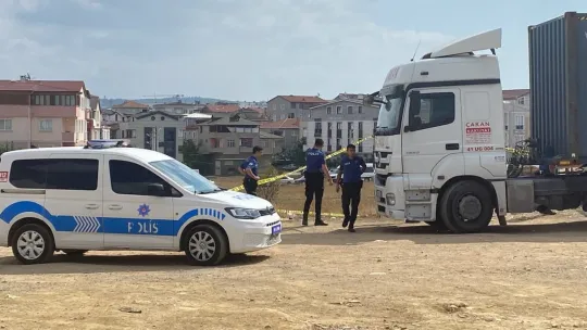 Önce eşini sonra kendini bıçakladı