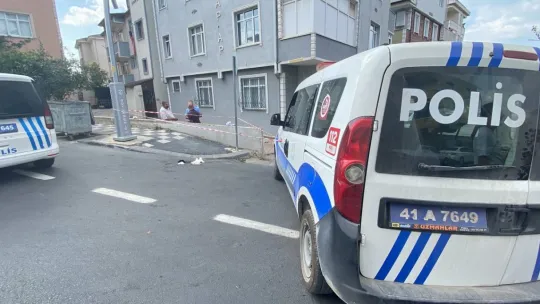 Önce eşini sonra kendini bıçakladı