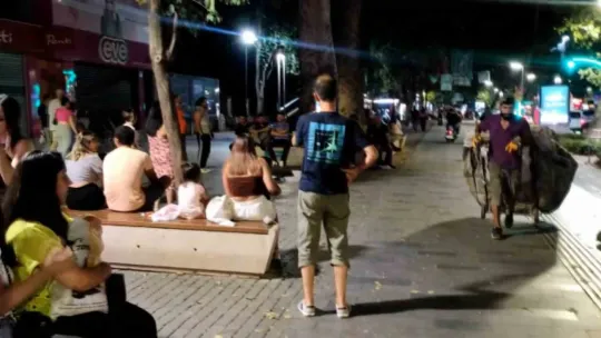 Önce izlediler sonra dayanamayıp dans ettiler