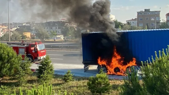 Önce lastiği patladı, sonra alev alev yandı