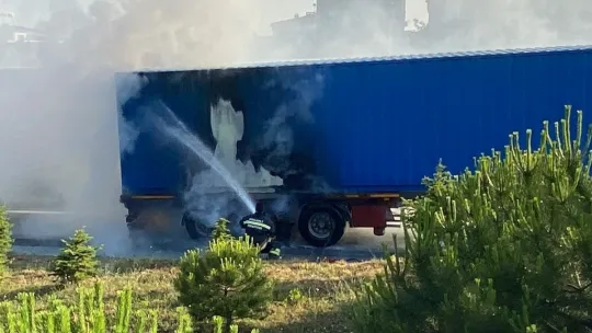 Önce lastiği patladı, sonra alev alev yandı