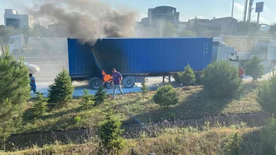 Önce lastiği patladı, sonra alev alev yandı